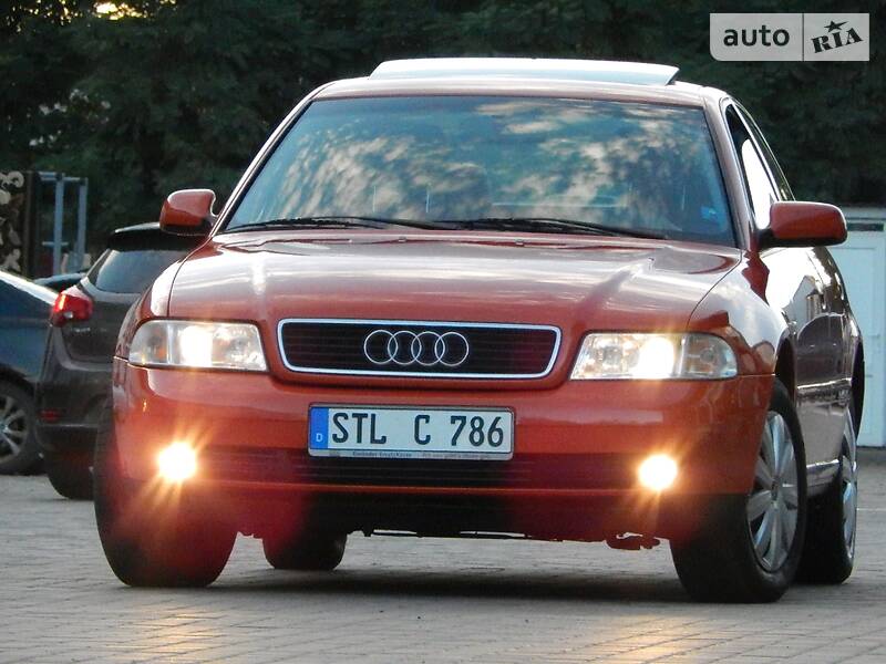 Седан Audi A4 2000 в Сарнах