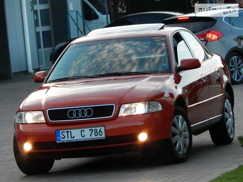 Седан Audi A4 2000 в Сарнах