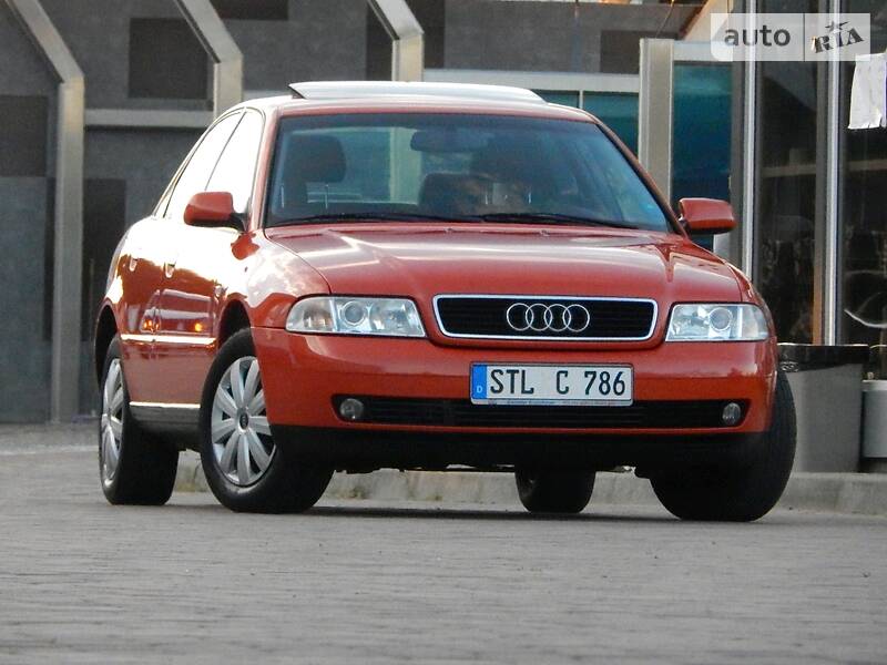 Седан Audi A4 2000 в Сарнах