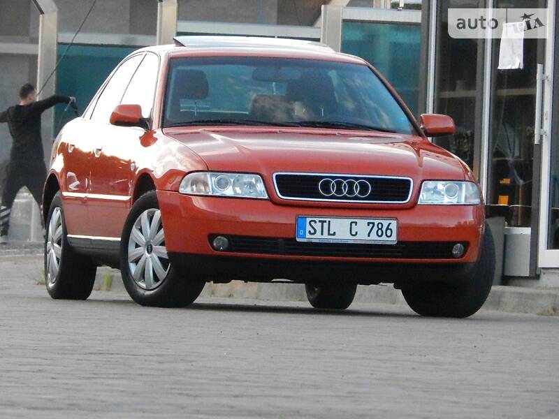 Седан Audi A4 2000 в Сарнах