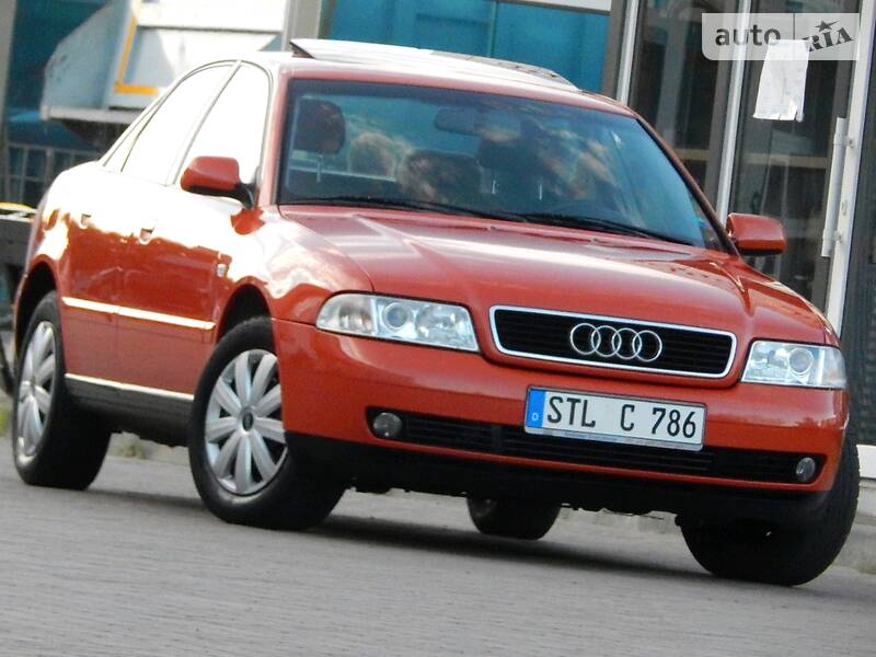 Седан Audi A4 2000 в Сарнах