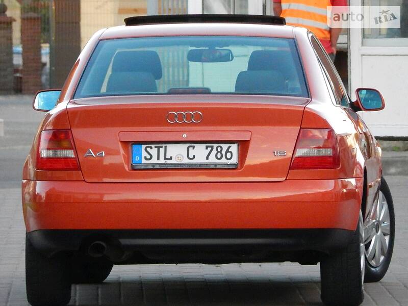 Седан Audi A4 2000 в Сарнах