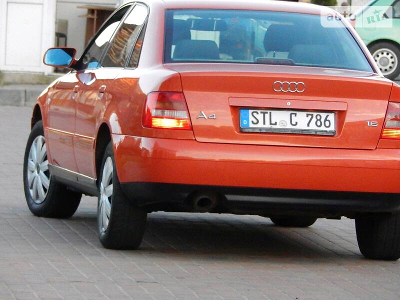 Седан Audi A4 2000 в Сарнах