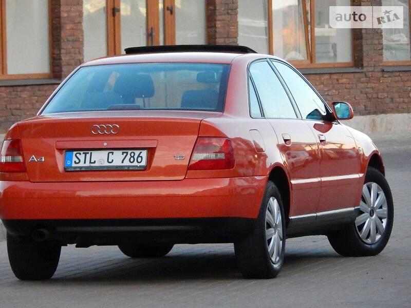 Седан Audi A4 2000 в Сарнах