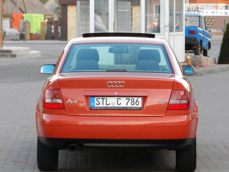 Седан Audi A4 2000 в Сарнах