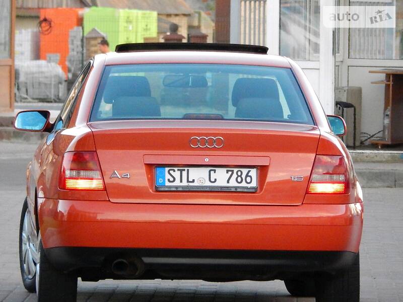 Седан Audi A4 2000 в Сарнах
