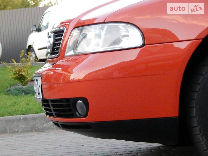 Седан Audi A4 2000 в Сарнах
