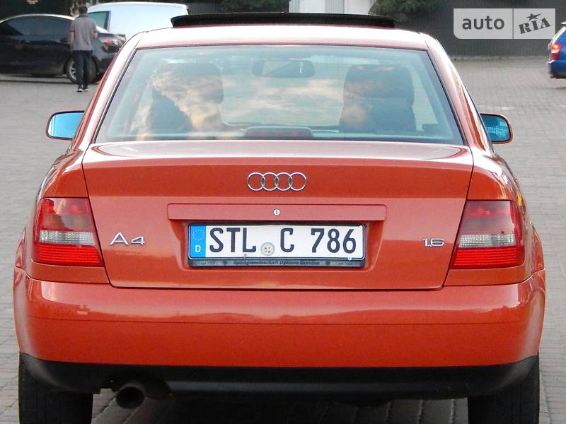 Седан Audi A4 2000 в Сарнах