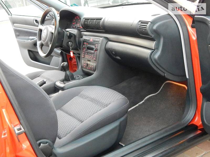 Седан Audi A4 2000 в Сарнах