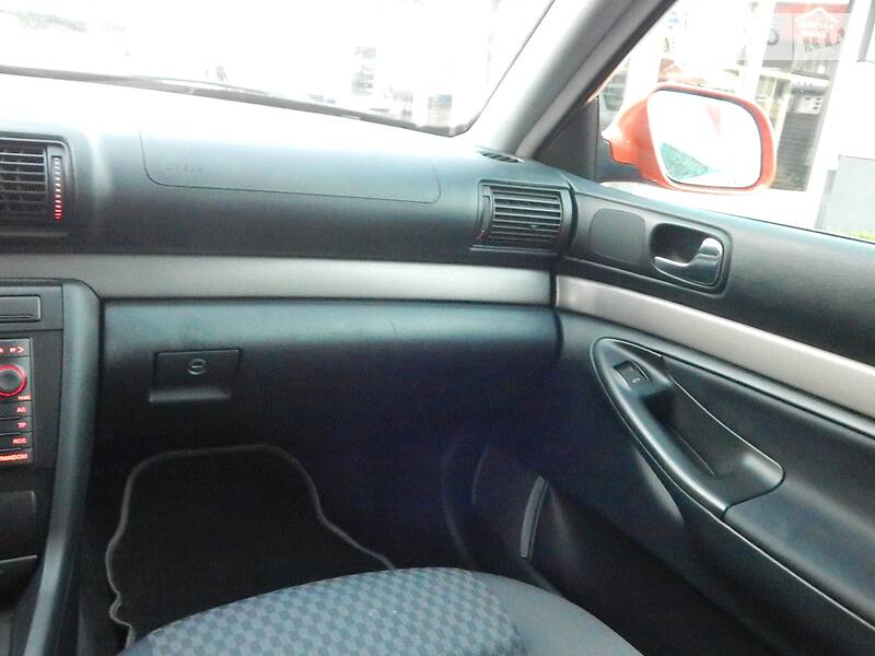 Седан Audi A4 2000 в Сарнах