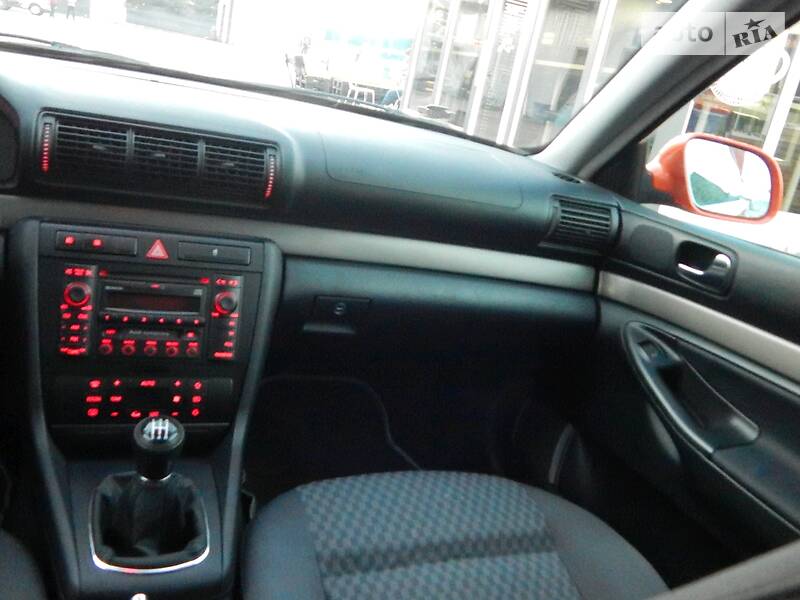 Седан Audi A4 2000 в Сарнах