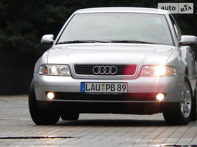 Седан Audi A4 2000 в Сарнах