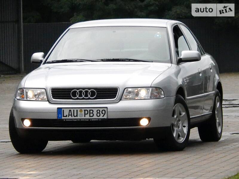 Седан Audi A4 2000 в Сарнах