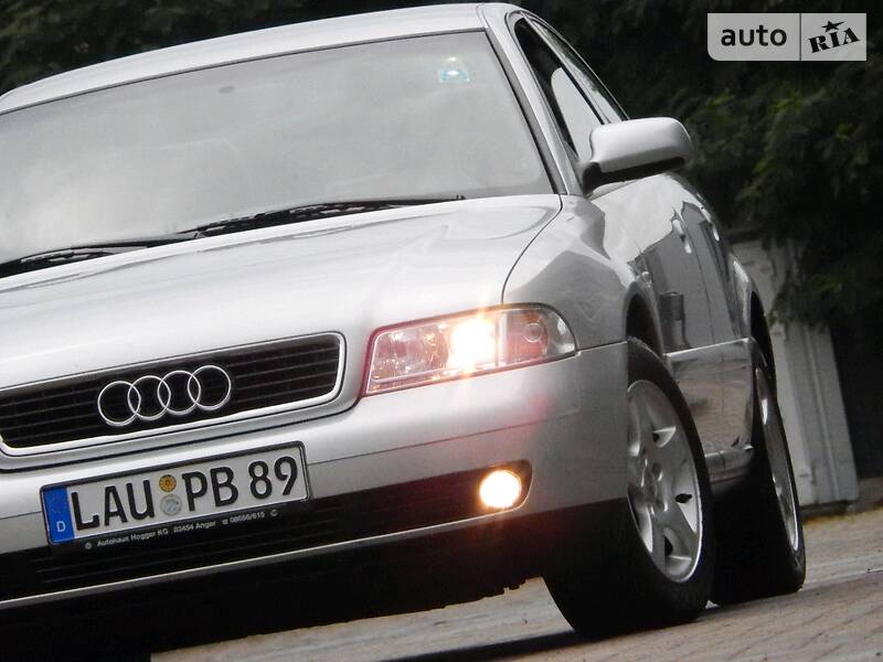 Седан Audi A4 2000 в Сарнах