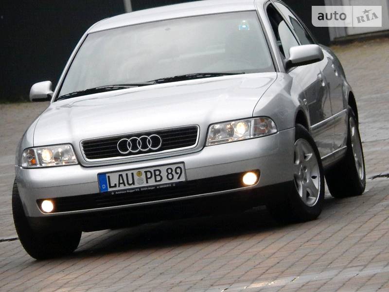 Седан Audi A4 2000 в Сарнах