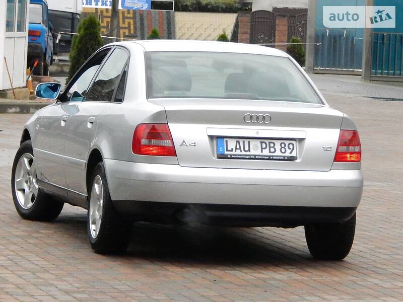 Седан Audi A4 2000 в Сарнах