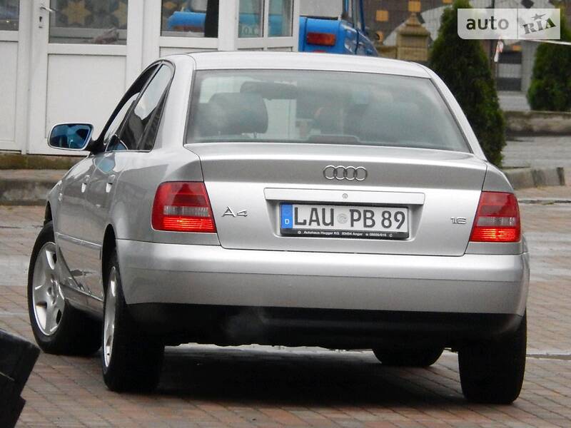 Седан Audi A4 2000 в Сарнах