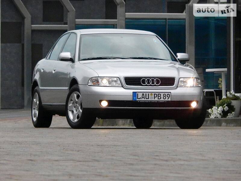 Седан Audi A4 2000 в Сарнах