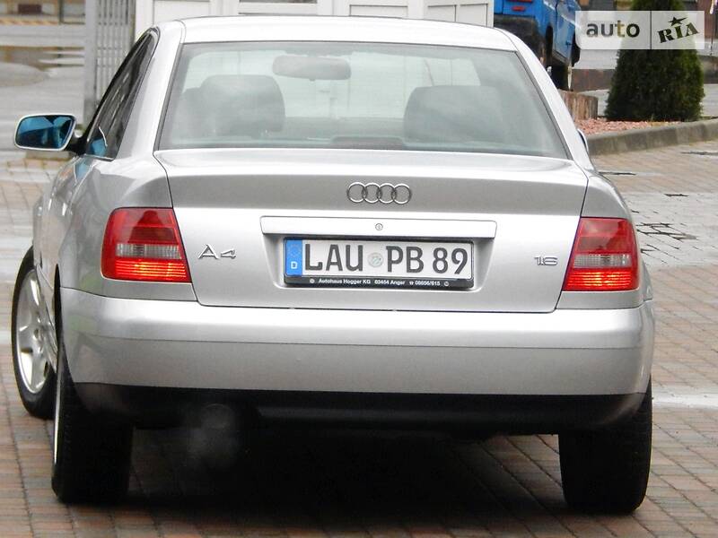 Седан Audi A4 2000 в Сарнах