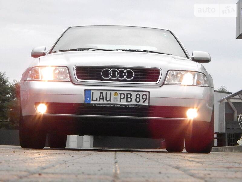 Седан Audi A4 2000 в Сарнах