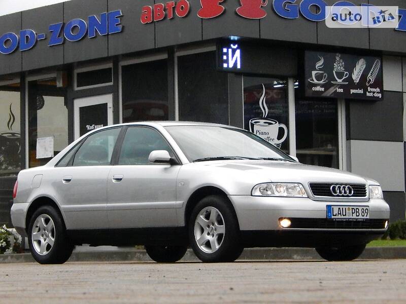 Седан Audi A4 2000 в Сарнах