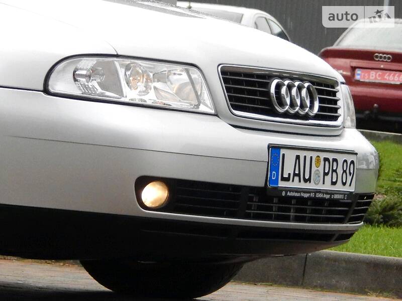 Седан Audi A4 2000 в Сарнах