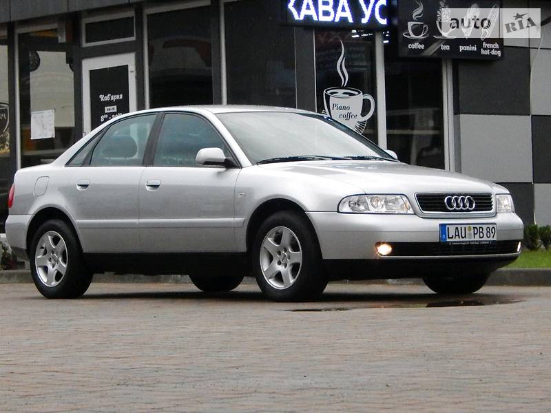 Седан Audi A4 2000 в Сарнах