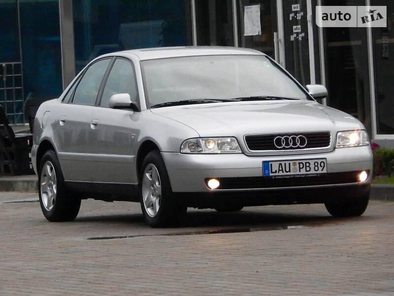 Седан Audi A4 2000 в Сарнах