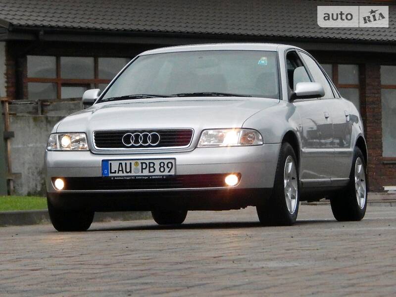 Седан Audi A4 2000 в Сарнах