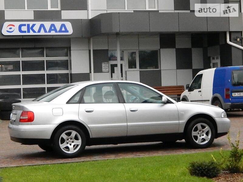 Седан Audi A4 2000 в Сарнах