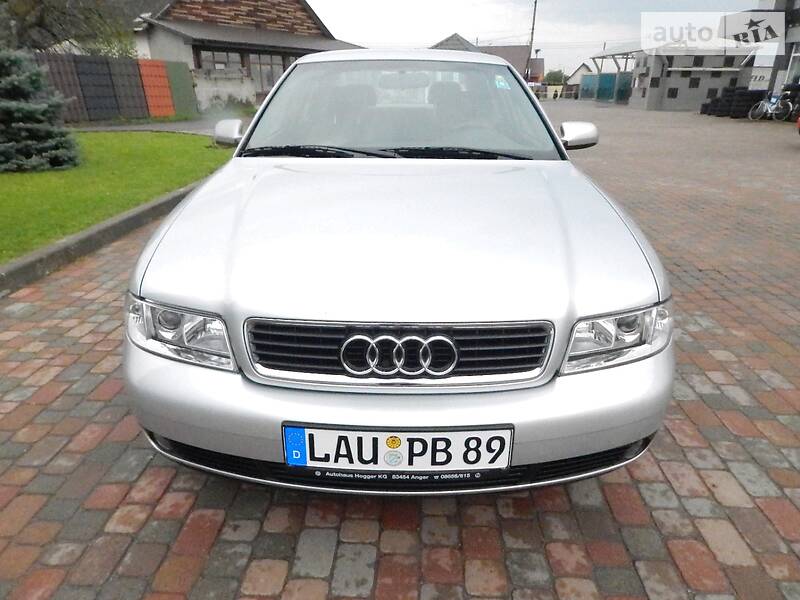Седан Audi A4 2000 в Сарнах