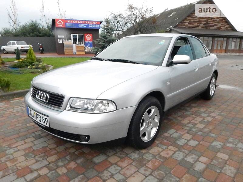 Седан Audi A4 2000 в Сарнах