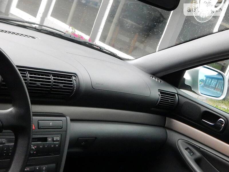 Седан Audi A4 2000 в Сарнах