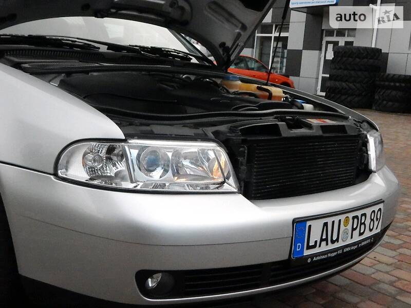 Седан Audi A4 2000 в Сарнах