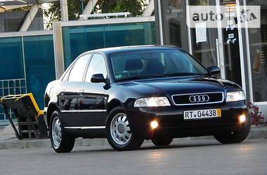 Седан Audi A4 2000 в Сарнах