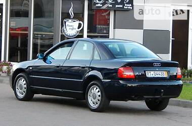 Седан Audi A4 2000 в Сарнах