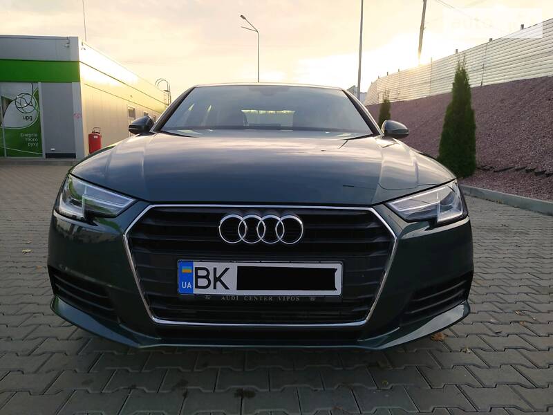 Седан Audi A4 2016 в Киеве