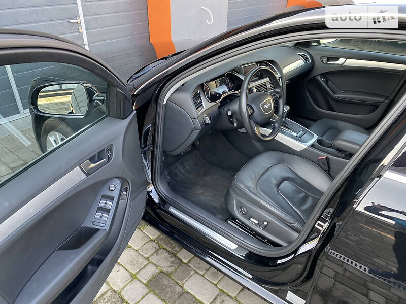 Седан Audi A4 2012 в Киеве