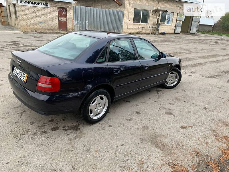 Седан Audi A4 2000 в Бучачі