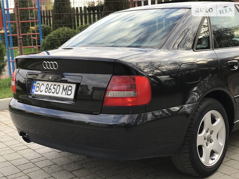 Седан Audi A4 2000 в Стрые