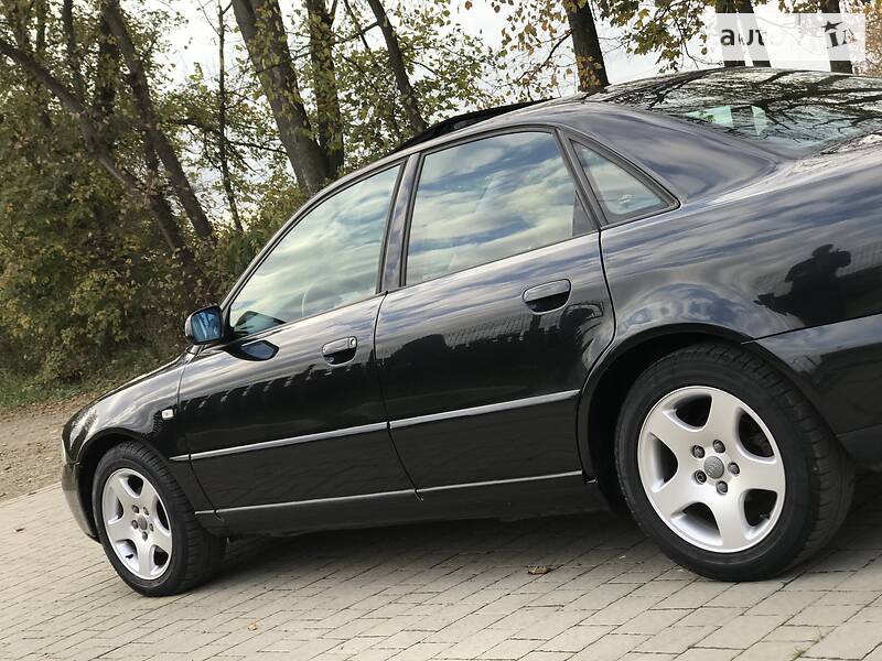 Седан Audi A4 2000 в Стрые