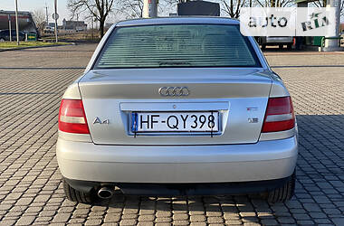 Седан Audi A4 2000 в Владимир-Волынском