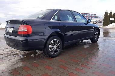 Седан Audi A4 2000 в Городке