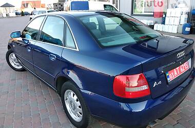 Седан Audi A4 1999 в Сарнах