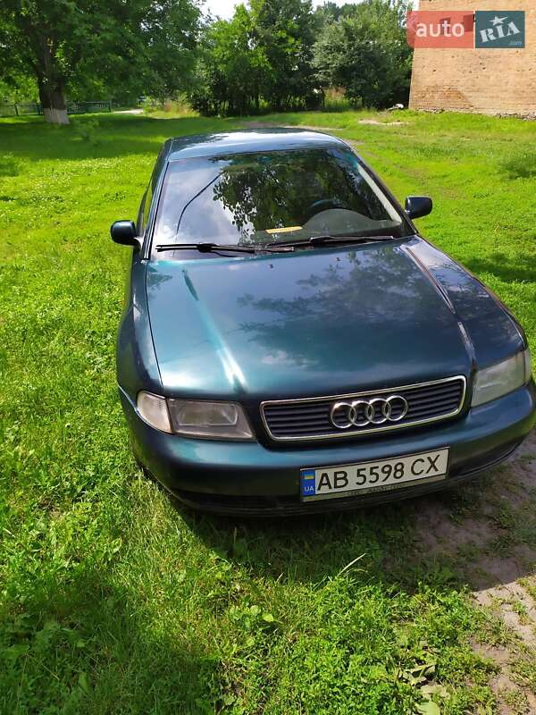 Седан Audi A4 1996 в Теплике