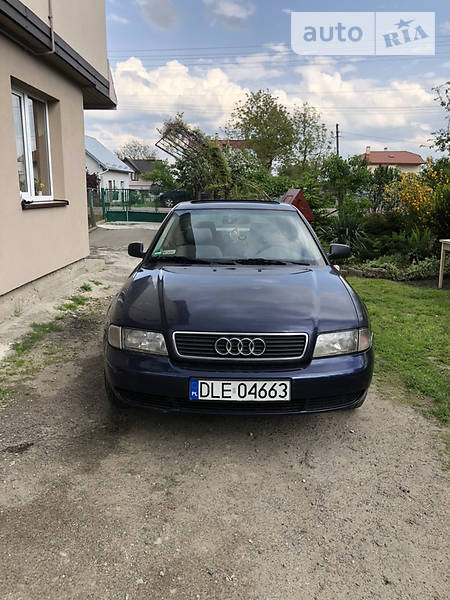 Седан Audi A4 1995 в Львові
