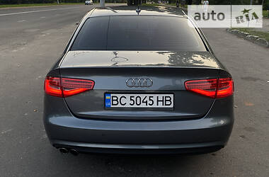 Седан Audi A4 2014 в Львове