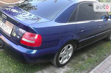 Седан Audi A4 2000 в Городке