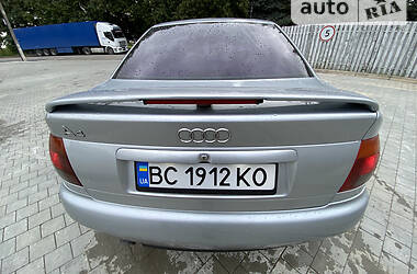 Седан Audi A4 1996 в Львове