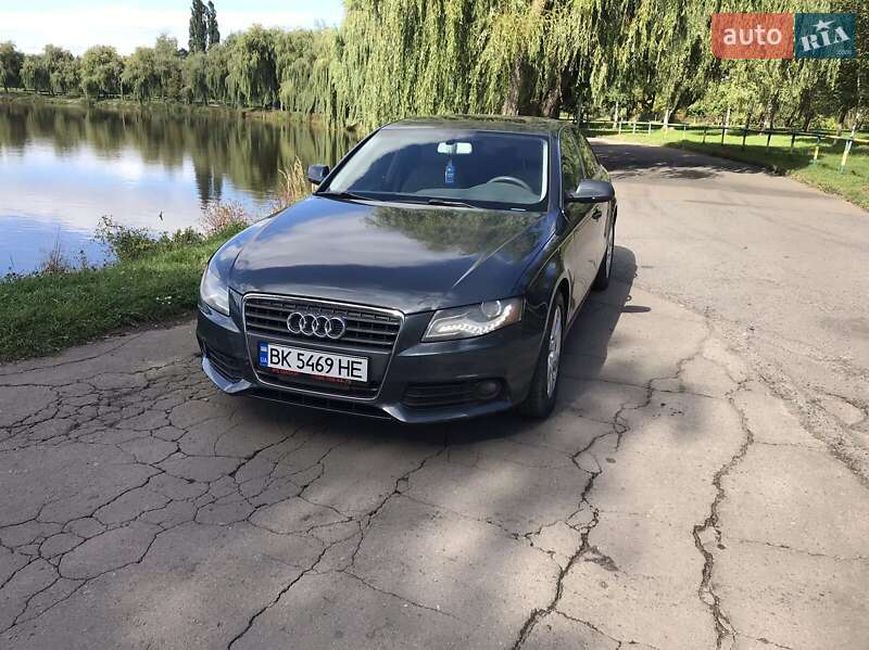 Седан Audi A4 2009 в Ровно